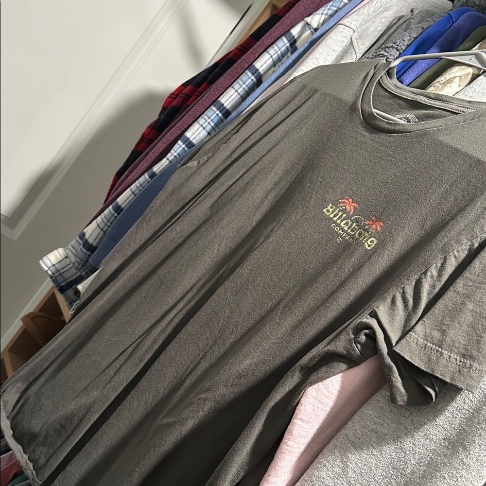 Billabong gray T-Shirt with Logo